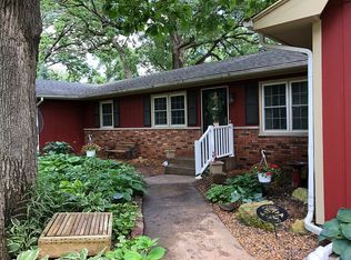 409 S Woodlawn Rd, Long Grove, IA 52756