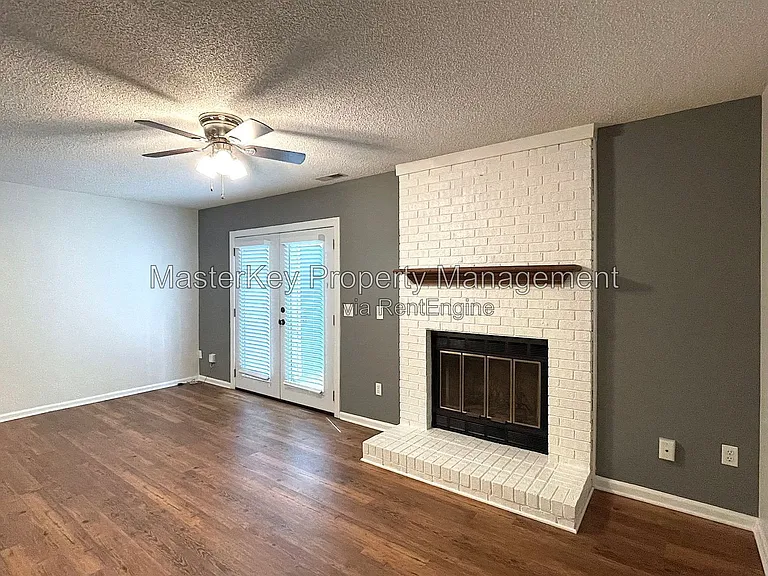 323 Riverwalk Cir — Photo 4