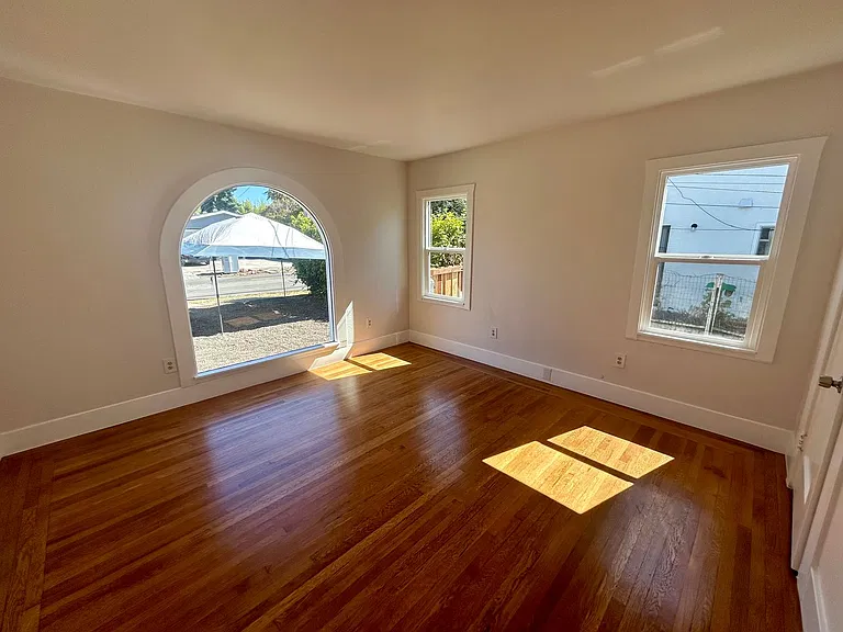 710 Grove Way — Photo 9