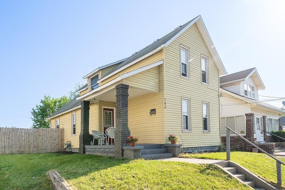1st image of 743 Bates St SE