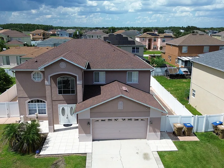 330 Aldershot Ct — Photo 1