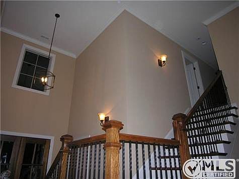 5th image of 921 Manchester Dr
