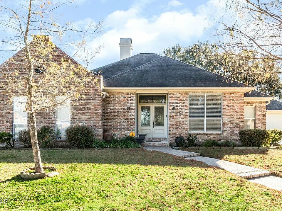 1st image of 105 Claremont Cir