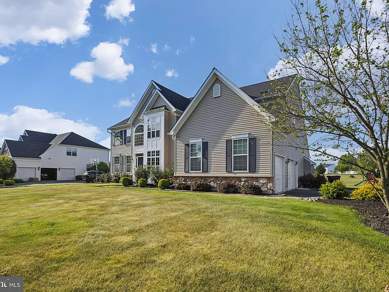 728 Farmhouse Rd — Photo 3