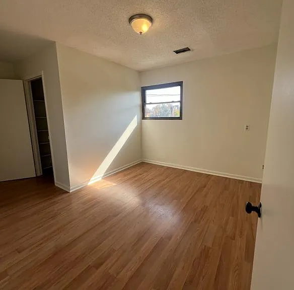 501 Eaves Pl — Photo 7