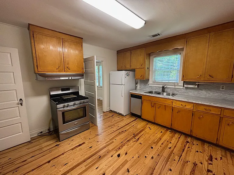 915 Brandon Ave — Photo 7