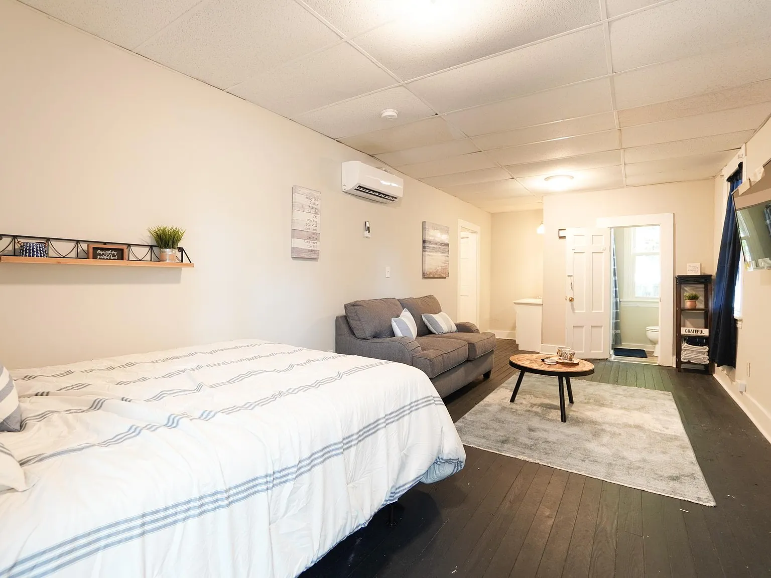 Studio, 400 sqft, $1,500 — Photo 2