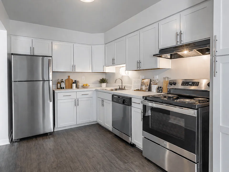 Pine Ridge Apartments - Southfield, MI