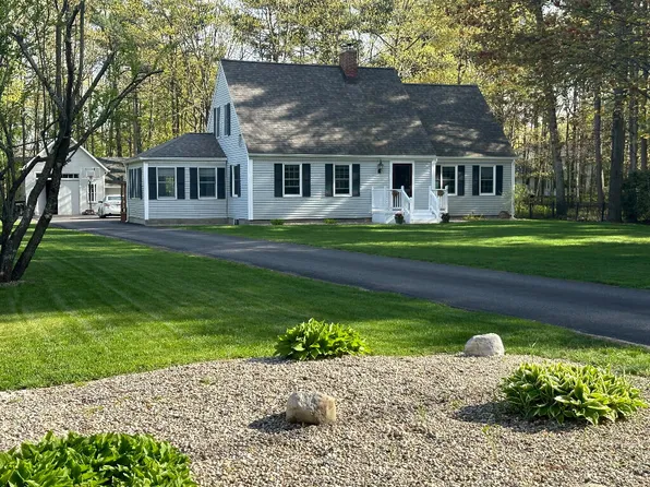7 Kimberly Ln, Morrisonville, NY 12962