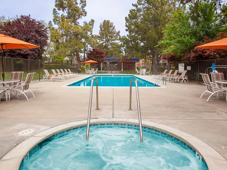 Halford Gardens Apartments — Photo 7