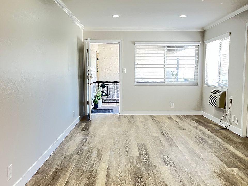 1st image of 560 Lincoln St APT 1