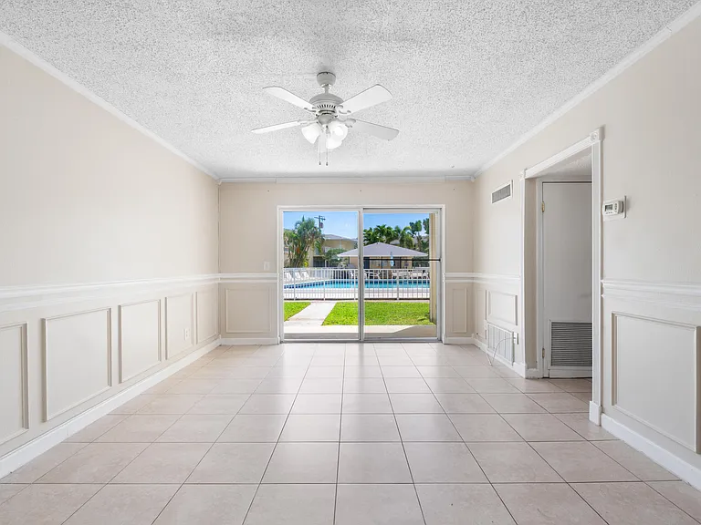 510 Prosperity Farms Rd #4B — Photo 12