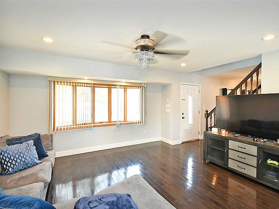 5th image of 81 Saint Marks Ave