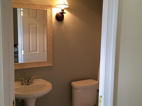 4th image of 112 Quiet Waters Pl