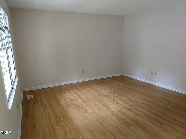 304 Holtz Ln — Photo 2