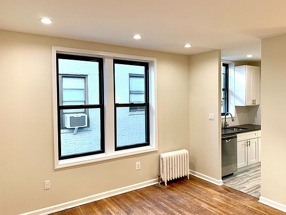 3rd image of 2151 27th St APT D1