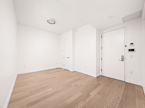 5th image of 255 Lorimer St #812