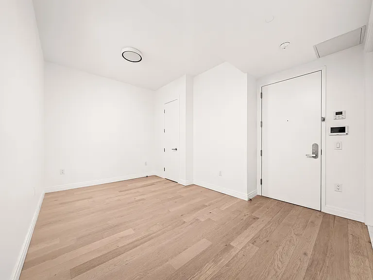 255 Lorimer St #512 — Photo 5