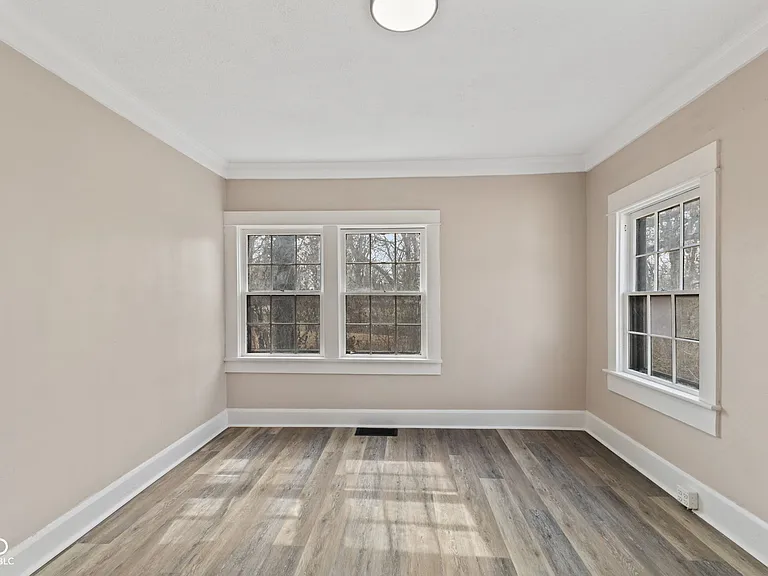 320 Lockerbie St — Photo 21