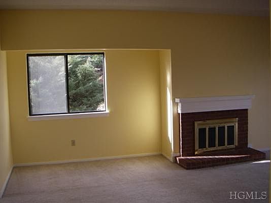 3rd image of 210 Heritage Hls Unit A