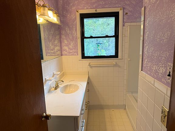 5th image of 240 Jacksonian Dr