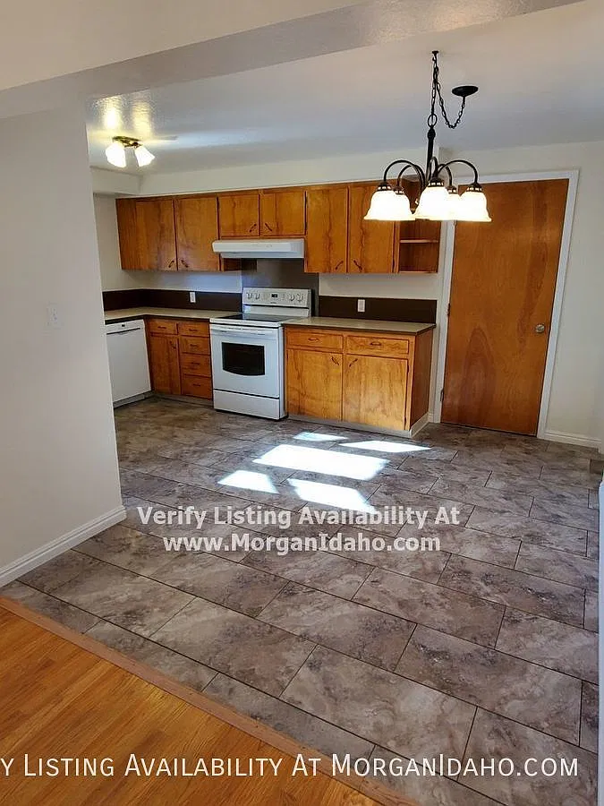 Plenty of storage, sun room, and more! — Photo 4