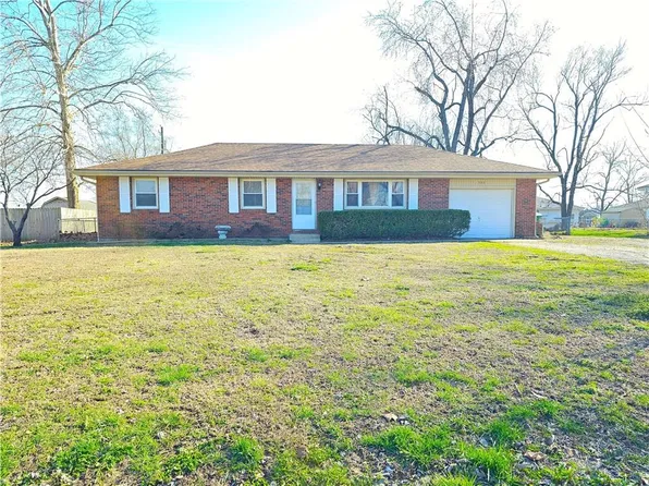 505 Morningside Dr, Garden City, MO 64747
