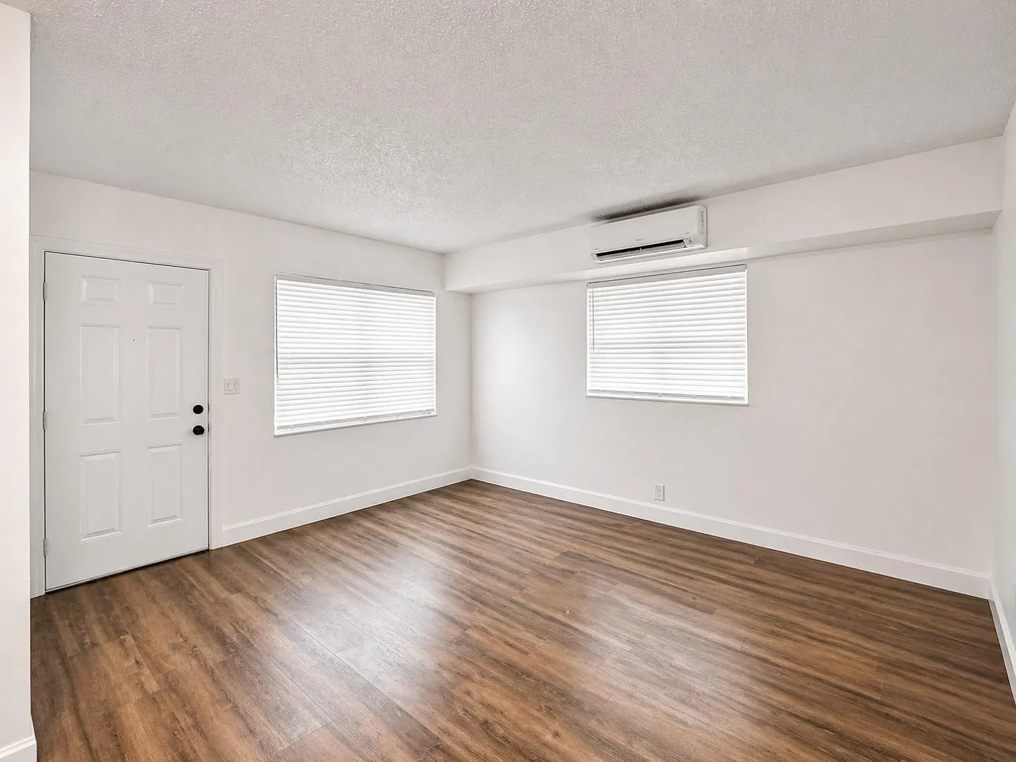1406 Barton Rd - 15 — Photo 1