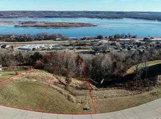 127 River Ridge Dr, Bellevue, IA 52031