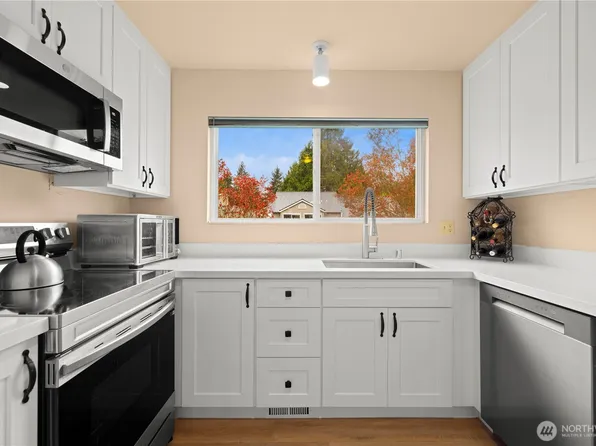 12024 101 Avenue NE #E2, Kirkland, WA 98034