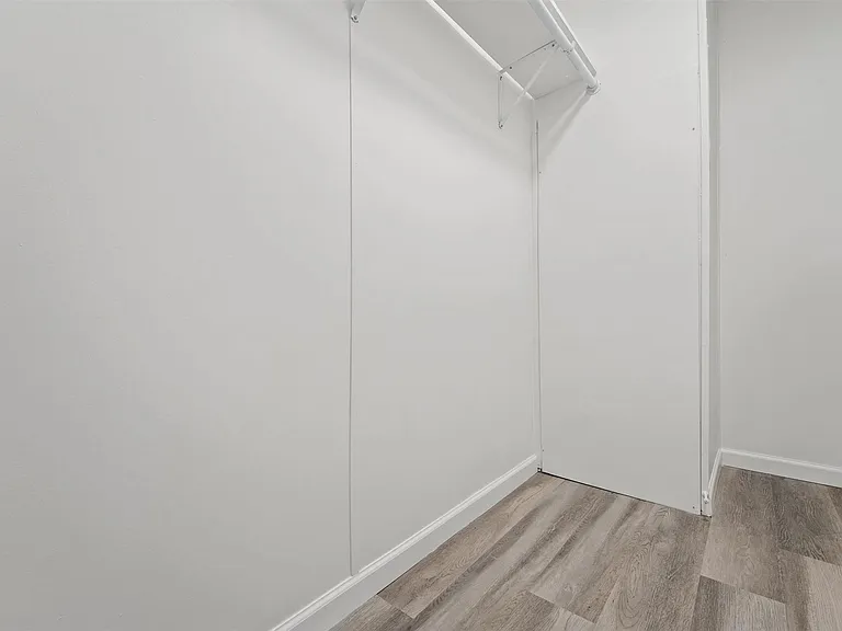 23239 Lakeside Dr — Photo 14