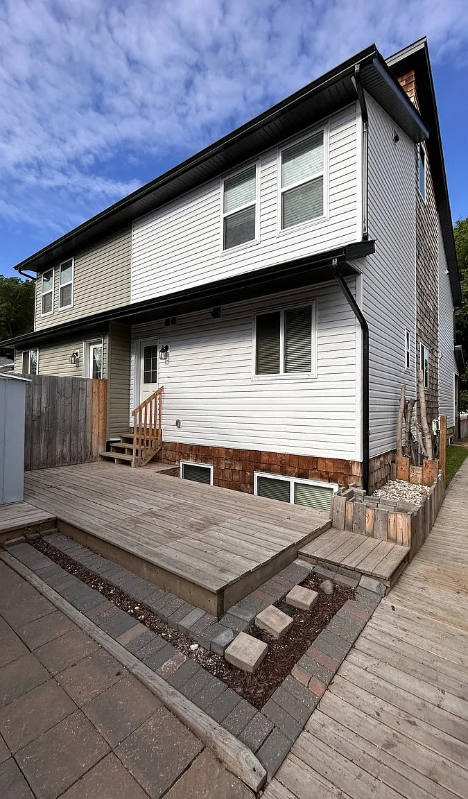 Sf229 | 1 Month Free | 3 Bed, 1 Bath Basement Suite | Montrose — Photo 1