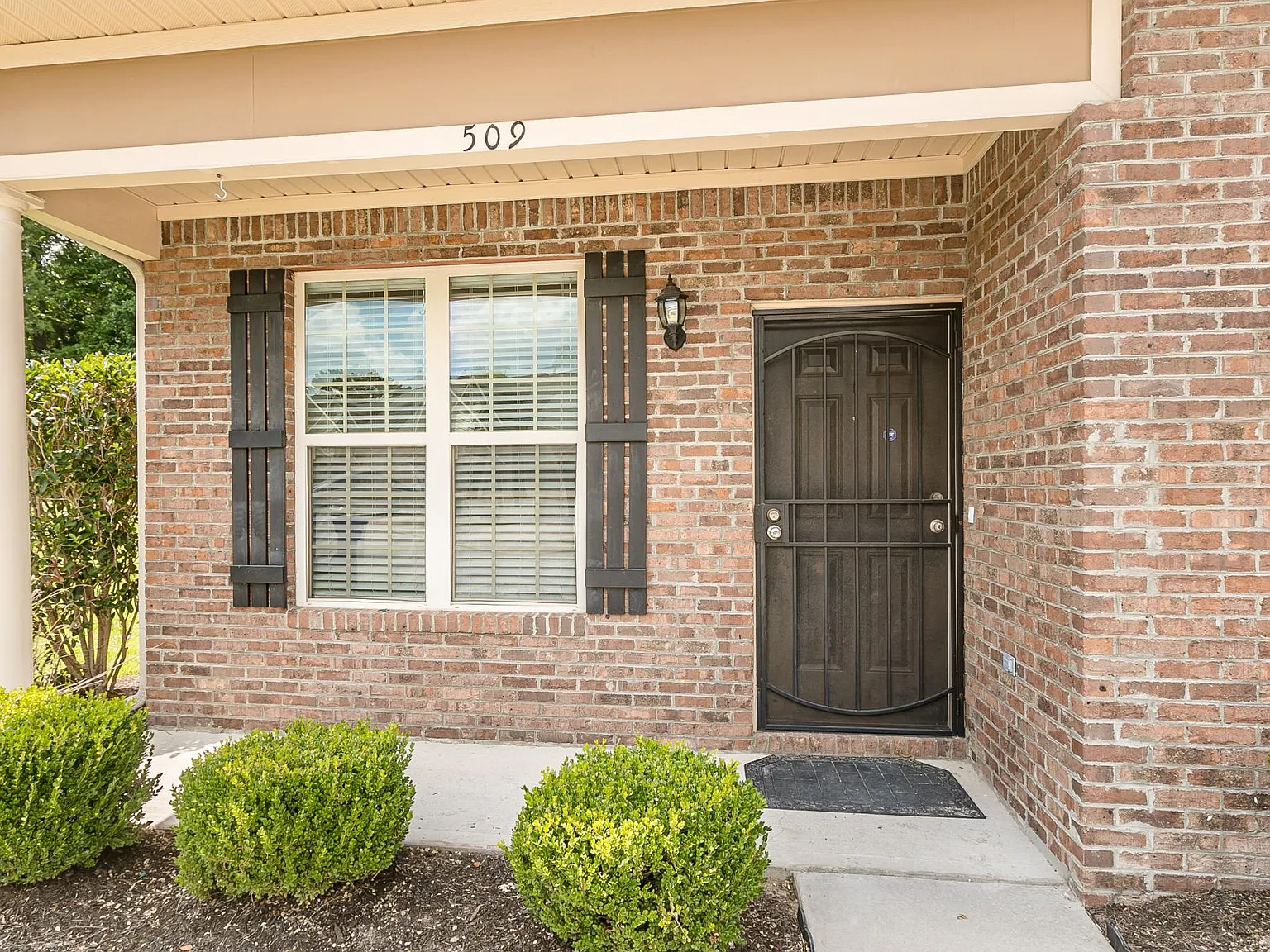3 bed, 1322 sqft, $1,575 — Photo 3