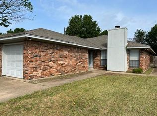 1060 Irene St, Burleson, TX 76028