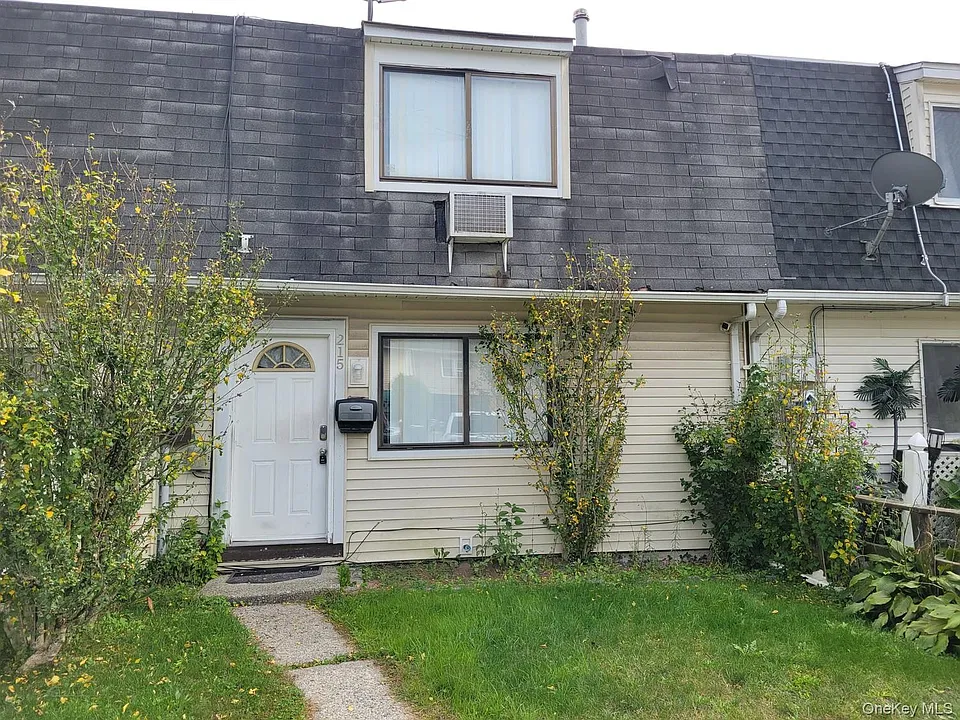 215 Chrystal Dr