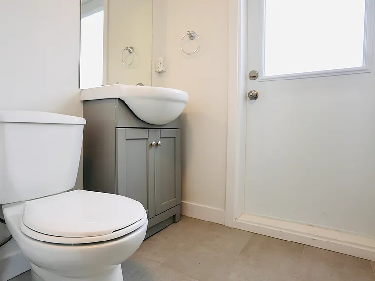 922 Queen St E #2 — Photo 2