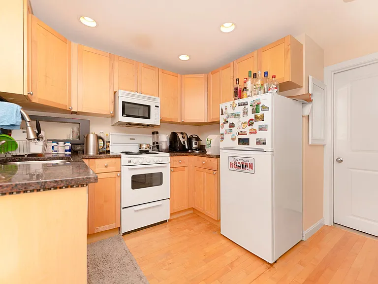95 2nd St #6 — Photo 4