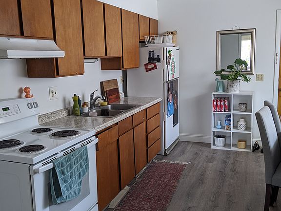 3rd image of 382 E Kensington Ave