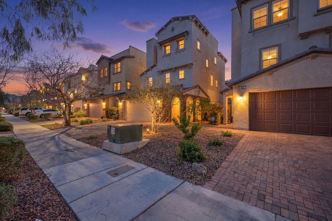 01-Front Exterior Virtual Twilight