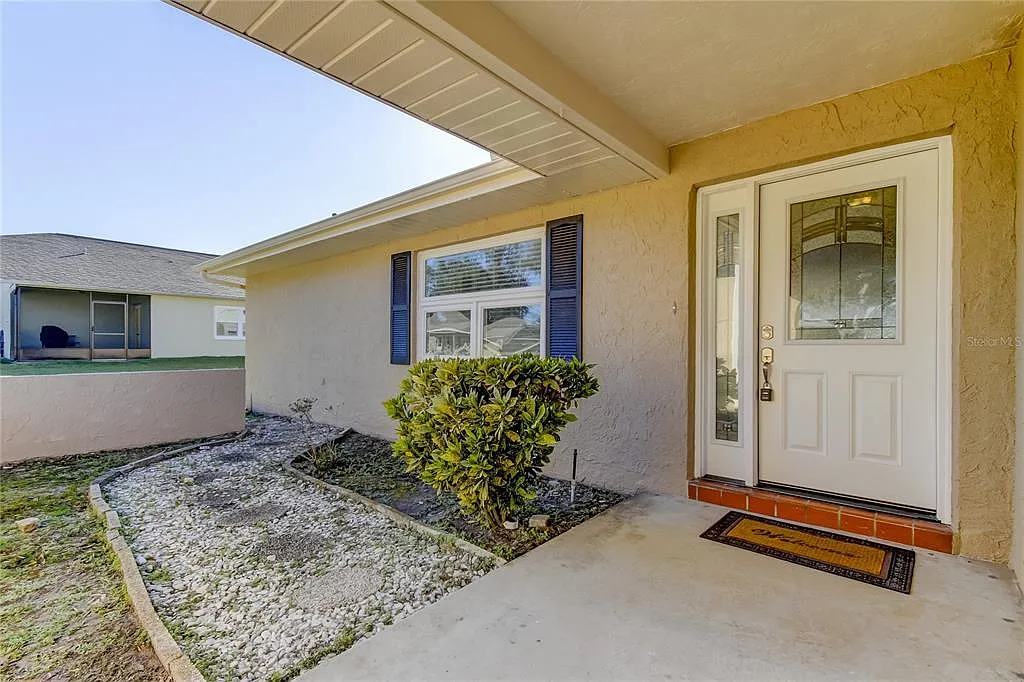 3 bed, 2.0 bath, 1750 sqft, $2,100 — Photo 2