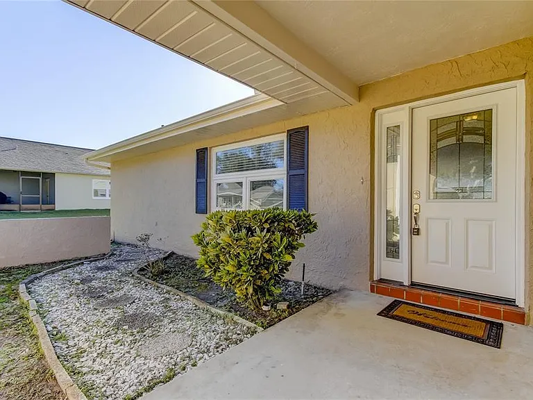 7926 Foxwood Dr — Photo 2