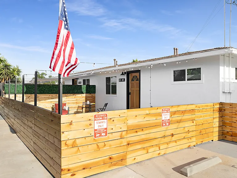 81 Oaklawn Ave #C — Photo 2