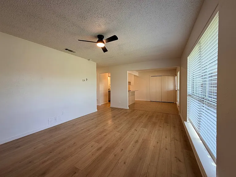 3807 William St — Photo 8
