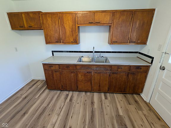 5th image of 3101 E Bradbury Ave