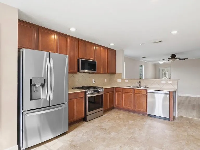 3638 Fuller Bluff Dr — Photo 10