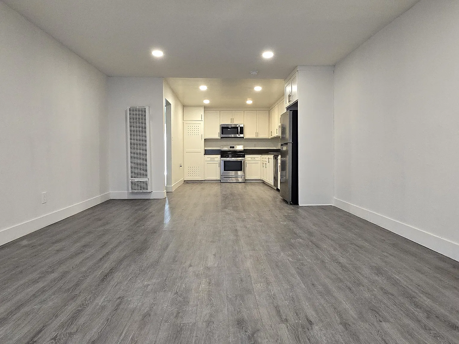 3 bed, 1300 sqft, $3,000 — Photo 4