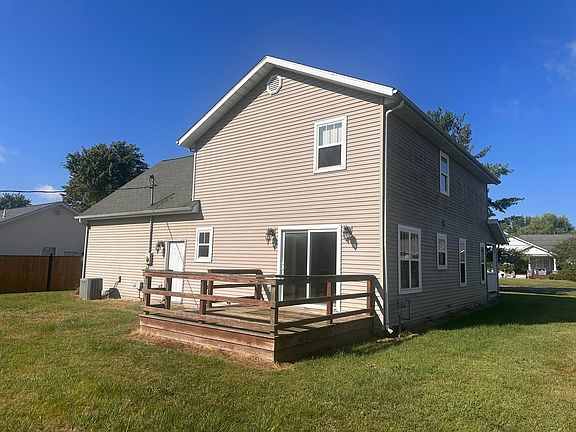 3rd image of 310 E Beacon Ct