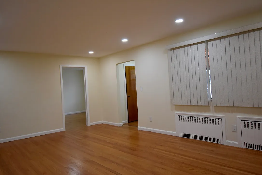 3 bed, 2488 sqft, $3,950 — Photo 4