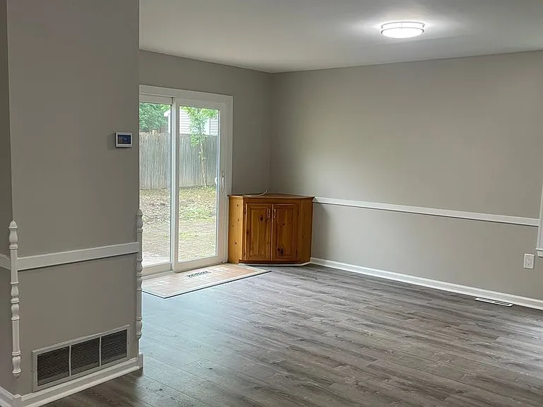 35 Honeysuckle Dr — Photo 12