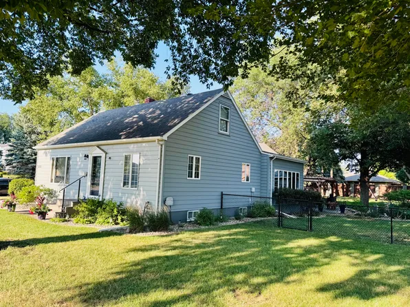 1300 S Miller Ave, Mitchell, SD 57301